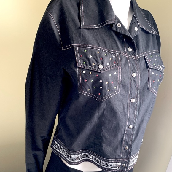 Black cotton collared short summer blazer accented with shiny colored beadings - Picture 10 of 16